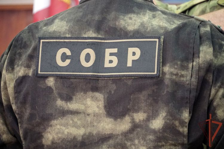 Подозреваемых в нелегальном обороте алкоголя и табака задержал спецназ Росгвардии в Воронеже