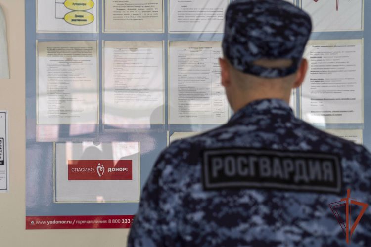 Более 25 литров донорской крови сдали росгвардейцы в Москве