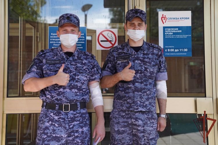 Более 25 литров донорской крови сдали росгвардейцы в Москве