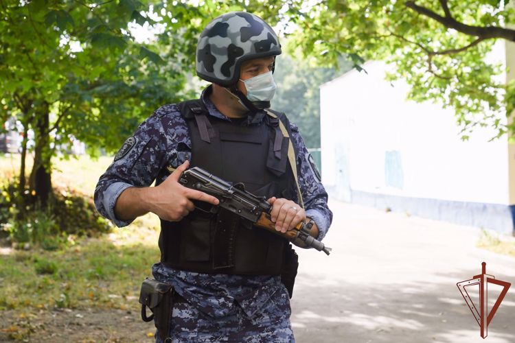 Более 5 тыс. образовательных учреждений взяла под охрану Росгвардия в Москве (фото, видео)