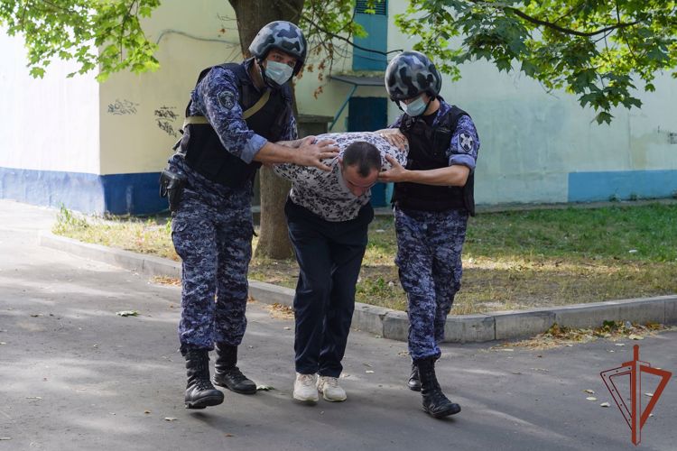 Более 5 тыс. образовательных учреждений взяла под охрану Росгвардия в Москве (фото, видео)