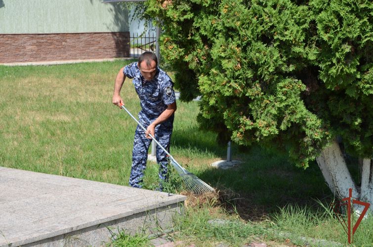 Росгвардейцы Кабардино-Балкарии привели в порядок памятник героям Великой Отечественной войны 
