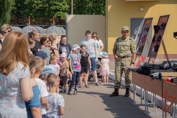 ДЗЕРЖИНЦЫ ПРОВЕЛИ "ДЕНЬ ОТКРЫТЫХ ДВЕРЕЙ" ДЛЯ ЧЛЕНОВ СЕМЕЙ ВОЕННОСЛУЖАЩИХ