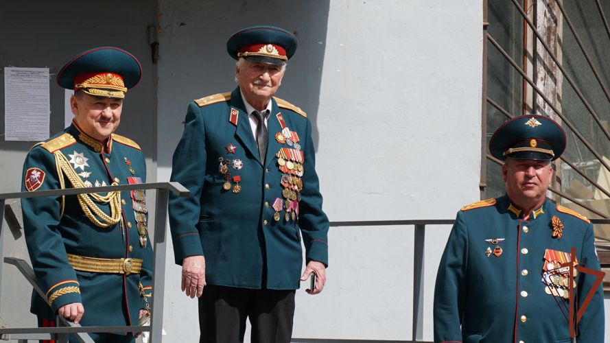 Росгвардейцы поздравили с юбилеем ветерана Великой Отечественной войны в Кирове