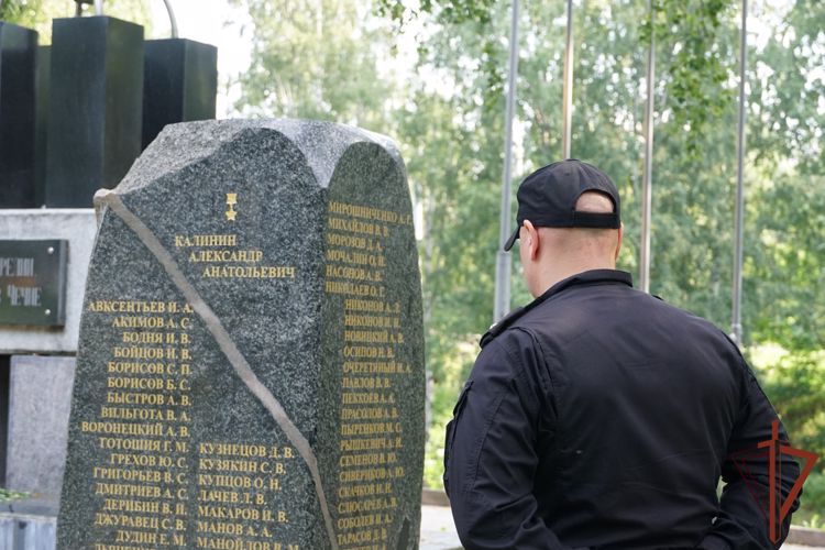 В Петрозаводске состоялось торжественное мероприятие в честь годовщины выхода ОМОН из окружения в Грозном