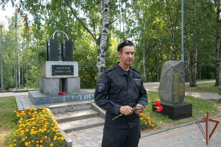 В Петрозаводске состоялось торжественное мероприятие в честь годовщины выхода ОМОН из окружения в Грозном