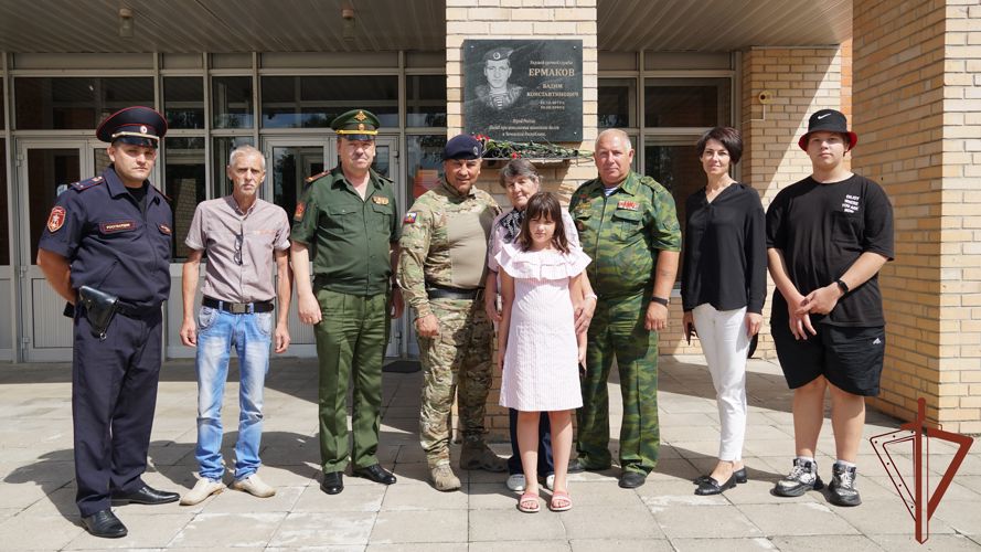 Росгвардейцы почтили память Героя России рядового Вадима Ермакова, погибшего при исполнении воинского долга