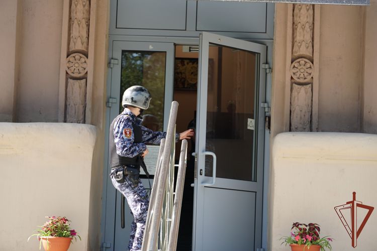 Росгвардейцы проверили безопасность образовательных учреждений перед началом учебного года