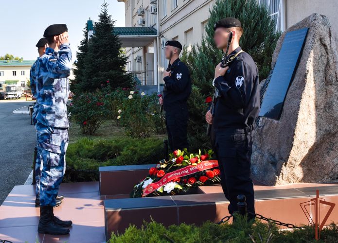 Память сослуживца, погибшего при исполнении служебного долга, почтили росгвардейцы в Адыгее