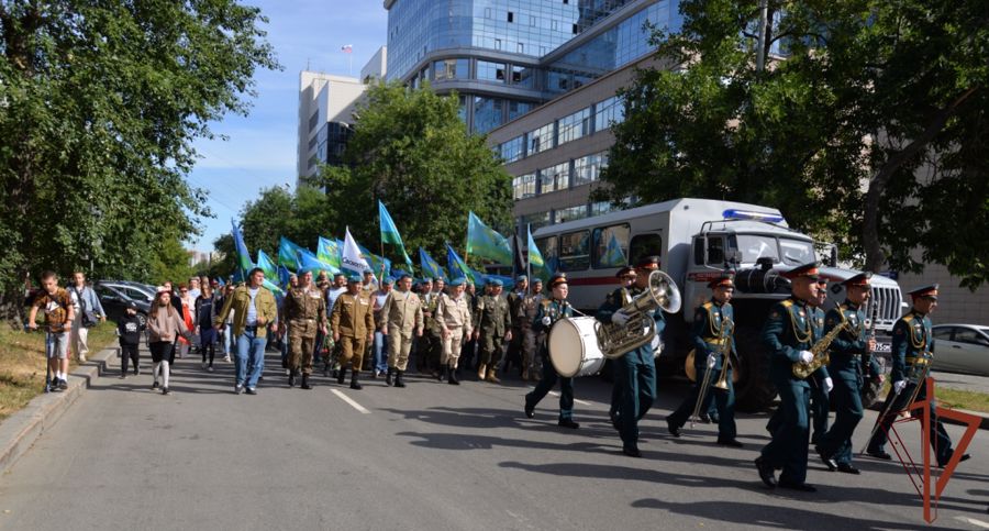 В Уральском округе сотрудники Росгвардии обеспечили правопорядок в День ВДВ