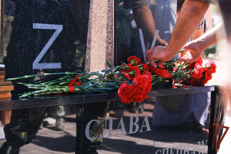 Памятник погибшим в локальных конфликтах бойцам спецподразделений открыт в Астрахани