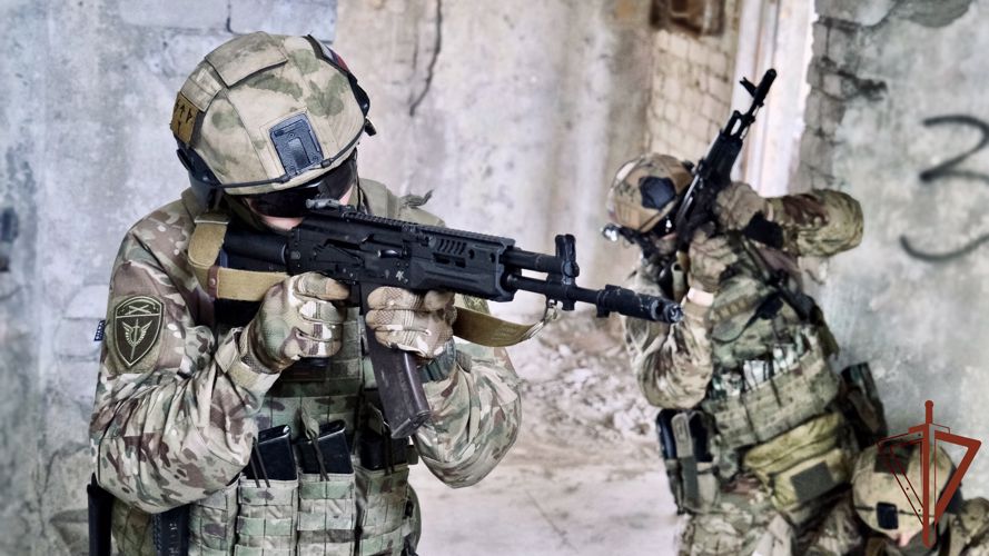 Сотрудники калининградского ОМОН Росгвардии отработали штурм захваченных объектов