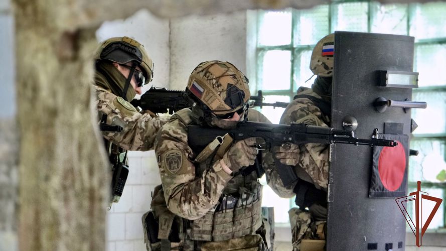 Сотрудники калининградского ОМОН Росгвардии отработали штурм захваченных объектов
