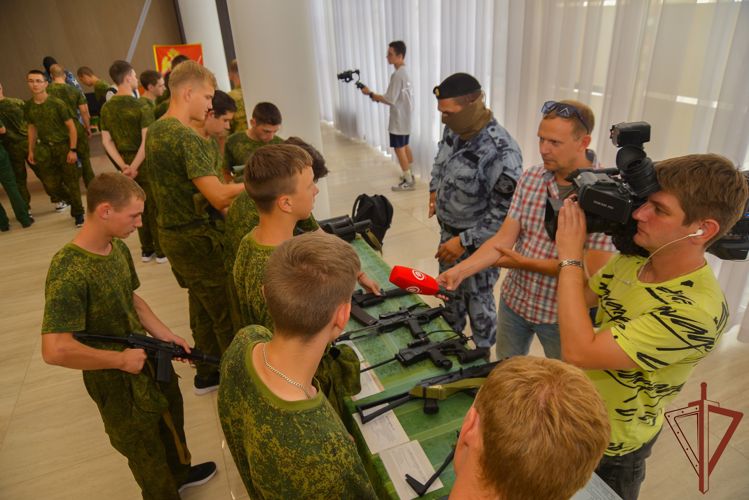Участники сборов «Гвардеец‎» в Пензе познакомились со службой в Росгвардии