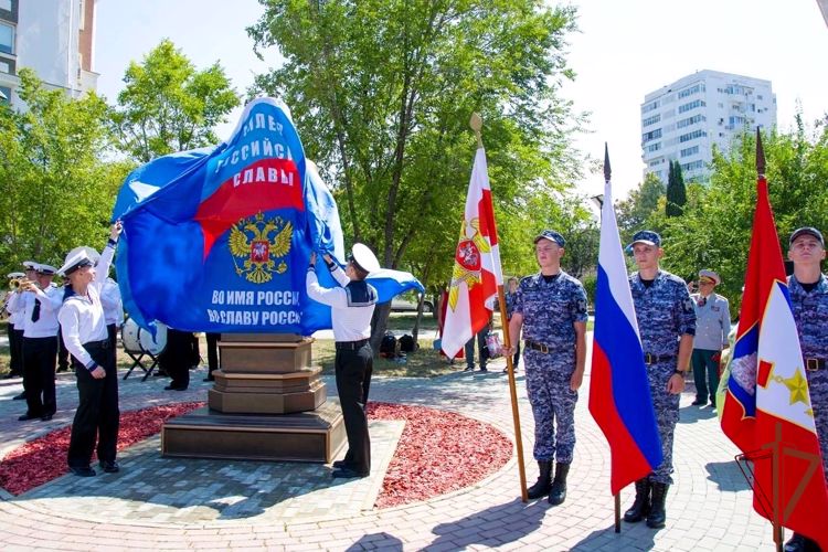 Памятник комбату Победы Степану Неустроеву открыли в Севастополе 