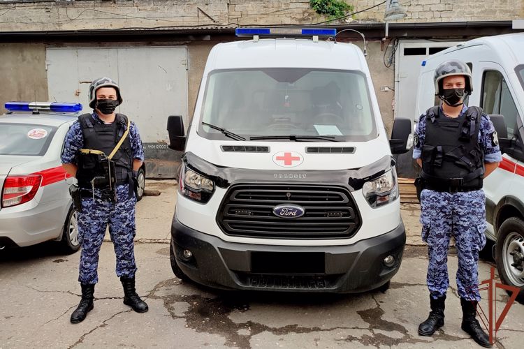 Наряд Росгвардии задержал угрожавшего бригаде скорой помощи жителя Керчи 