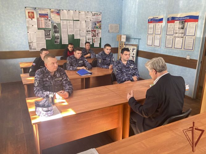 Росгвардейцы провели в Кузбассе встречу с участником Афганской войны