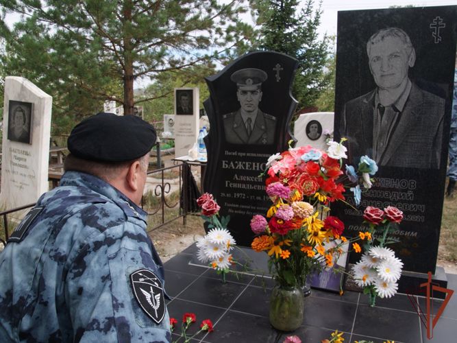 Бойцы ОМОН почтили в Хакасии память погибшего сослуживца 