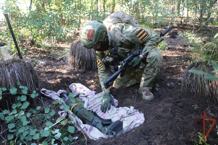 Росгвардейцы обнаружили схроны с иностранным вооружением в Харьковской области