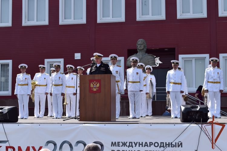 Представитель Росгвардии принял участие в открытии военно-технического форума «Армия-2022» в Каспийске