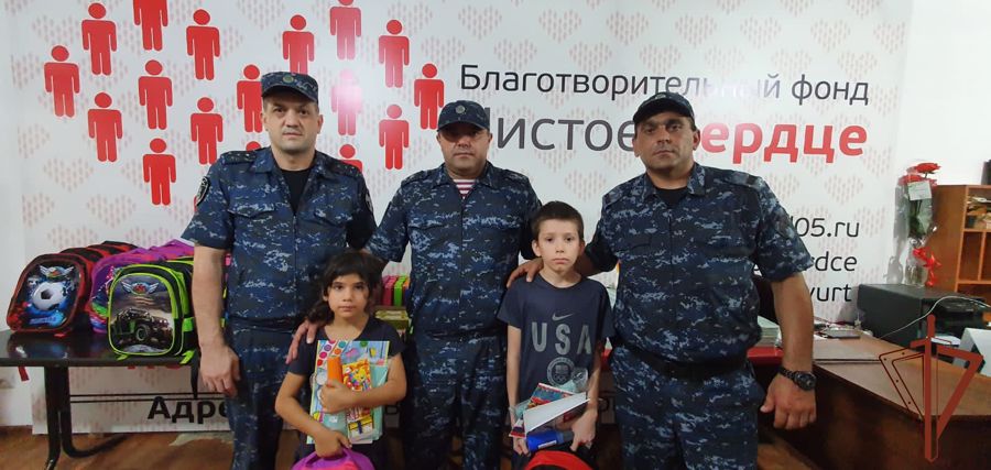  Росгвардейцы Дагестана присоединились к всероссийской акции «Собери ребенка в школу»