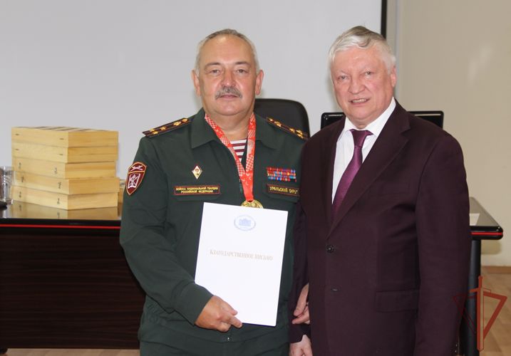 Гроссмейстер Анатолий Карпов поблагодарил росгвардейцев за развитие шахмат в Тюмени