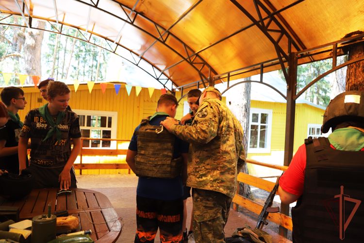 Росгвардейцы Центрального округа проводят акции в канун Дня физкультурника (фото)