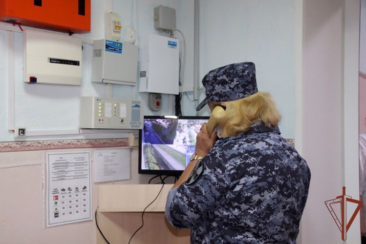 Росгвардия на Урале проверяет безопасность школ и ВУЗов перед началом учебного года (видео)