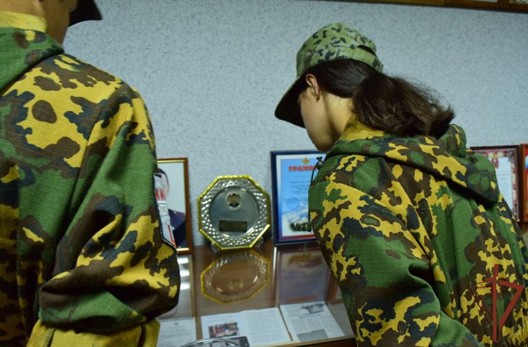Спецназ Росгвардии показал подросткам из ЛНР работу штурмовых групп в Тюмени