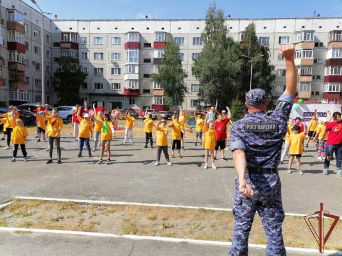 Всероссийская акция «Зарядись энергией с Росгвардией» проходит на Урале (фото)