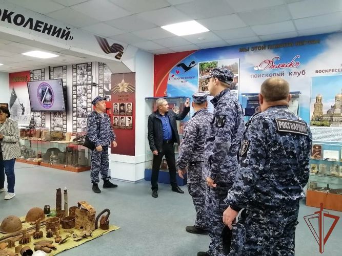 В Уральском округе Росгвардии состоялись памятные мероприятия, посвящённые 79-й годовщине победы Красной Армии в Курской битве 