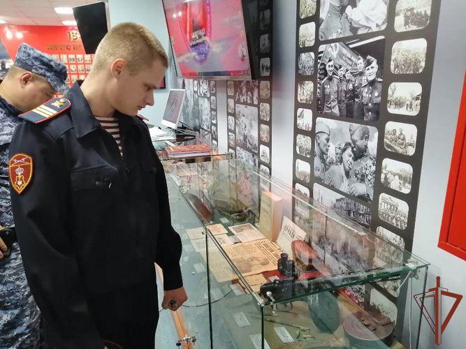 В Уральском округе Росгвардии состоялись памятные мероприятия, посвящённые 79-й годовщине победы Красной Армии в Курской битве 