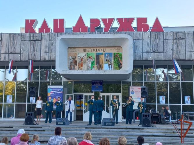 Ансамбль песни и пляски Уральского округа Росгвардии поздравил жителей и гостей с 299-летием Екатеринбурга
