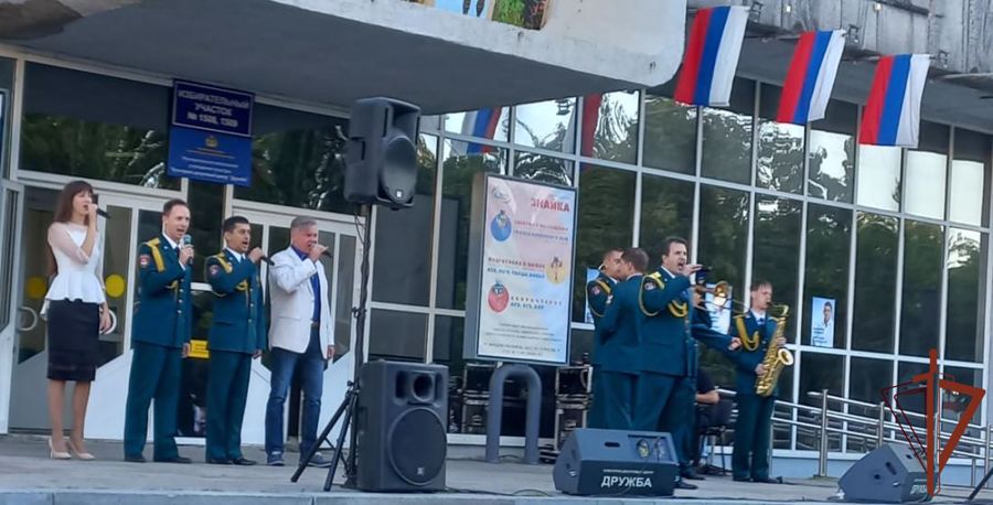 Ансамбль песни и пляски Уральского округа Росгвардии поздравил жителей и гостей с 299-летием Екатеринбурга
