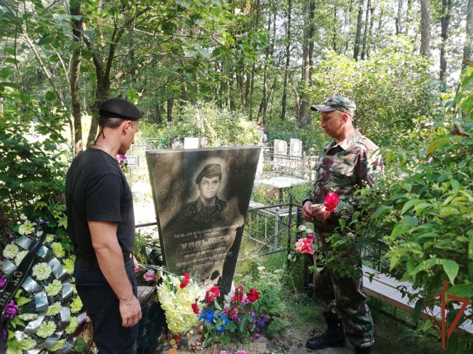 Росгвардейцы почтили память товарища, погибшего при исполнении служебного долга