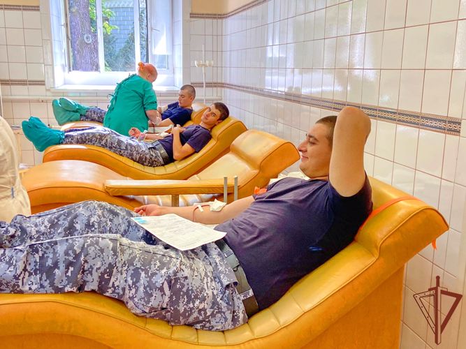 Росгвардейцы сдали около 30 литров донорской крови для пациентов петербургских больниц