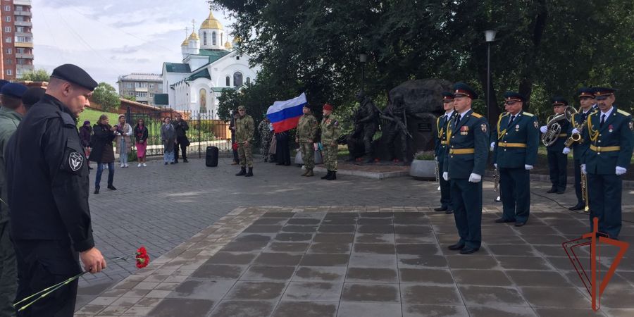 Росгвардейцы в Красноярске почтили память погибших спецназовцев