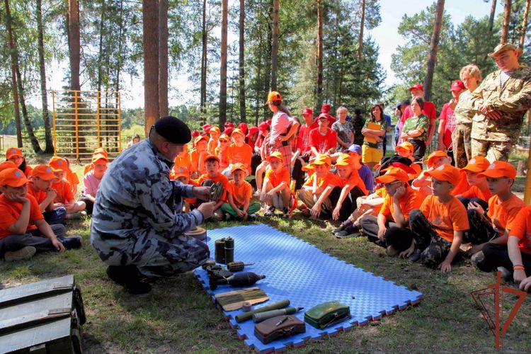 Росгвардейцы посетили детский лагерь «Аврора – юный спецназовец» в Республике Татарстан 