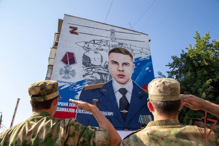 Оркестр Росгвардии выступил на открытии памятных муралов защитникам Донбасса в Челябинске  