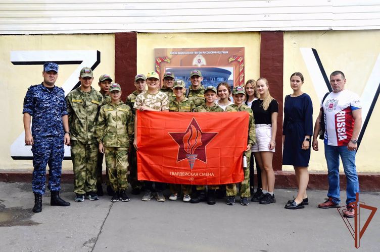 Росгвардейцы встретились с воспитанниками «Гвардейской смены»