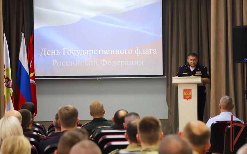 В регионах ЦФО росгвардейцы присоединились к мероприятиям, приуроченным ко Дню флага России