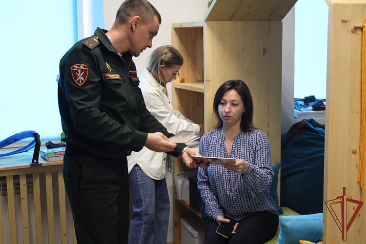 Росгвардия провела цикл патриотических мероприятий для воспитанников детских социальных центров Югры