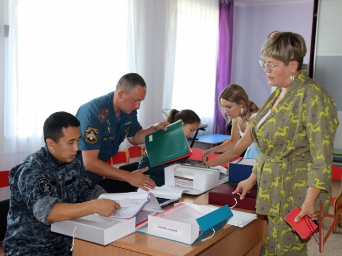 Росгвардия проверяет безопасность школ Сибири перед новым учебным годом