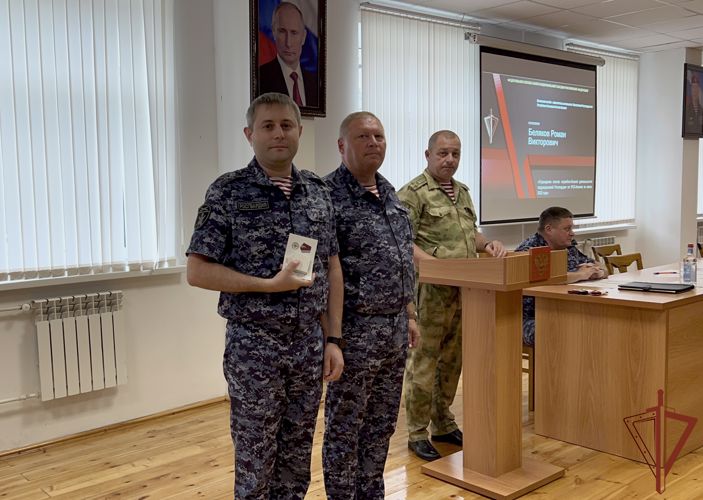 Росгвардейца наградили за спасение человека в Северной Осетии