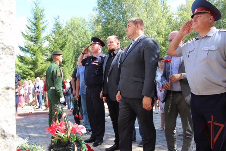 Росгвардейцы Центрального округа почтили память погибших в боевых действиях