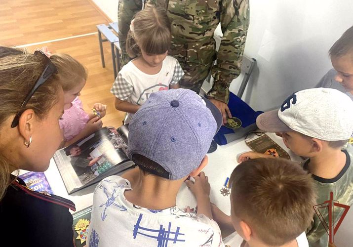 Дети росгвардейцев приняли участие в акции «Каникулы с Росгвардией» в Волгоградской области