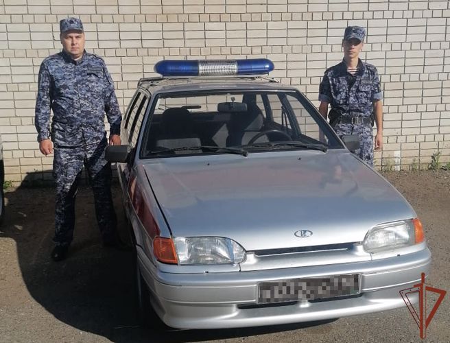 Сотрудники Росгвардии  в Набережных Челнах вернули родителям потерявшегося двухлетнего ребенка