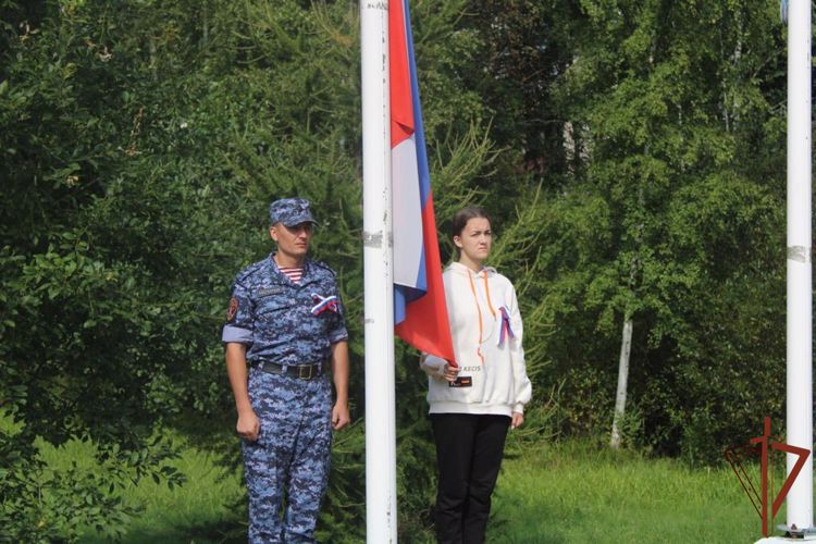 В Северо-Западном округе Росгвардии прошли мероприятия, посвященные Дню Государственного флага Российской Федерации