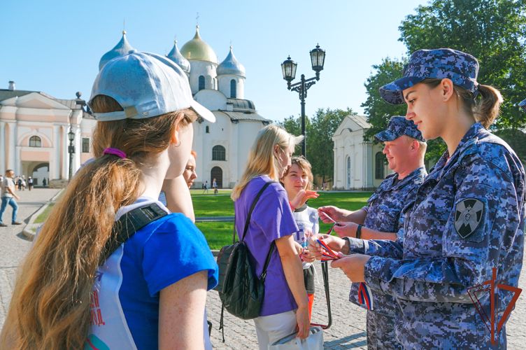 В Северо-Западном округе Росгвардии прошли мероприятия, посвященные Дню Государственного флага Российской Федерации