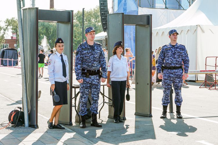 Новгородские росгвардейцы обеспечивают безопасность в День города